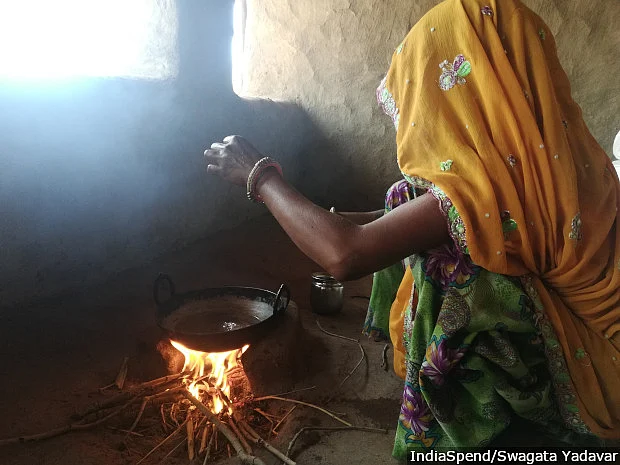 Krishna Bai, 32, an accredited social health activist from Keshavpura, Pratapgarh district, has not received an LPG connection despite filling the form and requesting the panchayat.