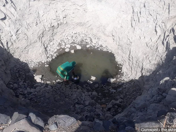 Eight-five-year-old Drupada Nana Bahadurgah lives alone in Beed district’s Pimpalgaon Dhas village. The water from the borewells is dirty, she says, so everyone depends on water tankers. Sometimes, she fetches water climbing down into a 15-ft deep community well which is now nearly dry.