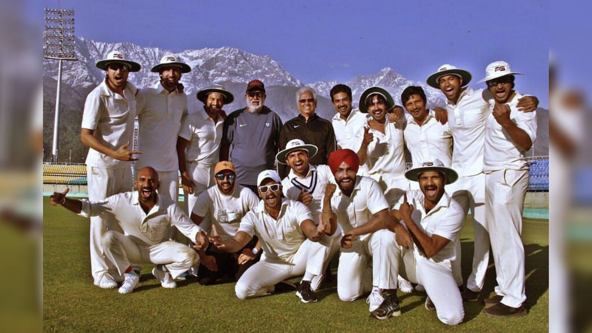 Ranveer Singh with the team of 83.