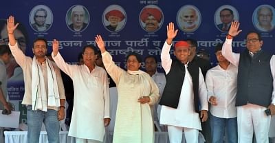 Deoband: Bahujan Samaj Party (BSP) supremo Mayawati, SP chief Akhilesh Yadav and Rashtriya Lok Dal (RLD) leader Ajit Singh during the first joint BSP-SP-RLD rally in Uttar Pradesh