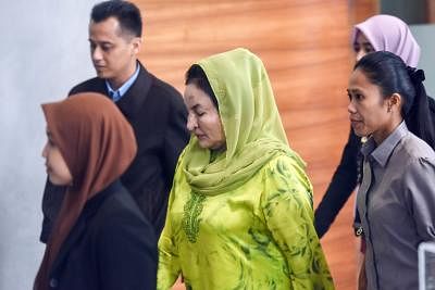 PUTRAJAYA, Oct. 3, 2018 (Xinhua) -- Rosmah Mansor (C), wife of former Malaysian Prime Minister Najib Razak, arrives for questioning at the headquarters of Malaysian Anti-Corruption Commission (MACC) in the administrative center of Putrajaya, Malaysia, Oct. 3, 2018. Rosmah Mansor was detained by the MACC on Wednesday, and is to be charged with money laundering related to the state investment company 1MDB. (Xinhua/Chong Voon Chung/IANS)