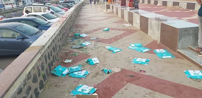 #GoodNews: Chennai Cop Ensures Students Clean Messy Footpath