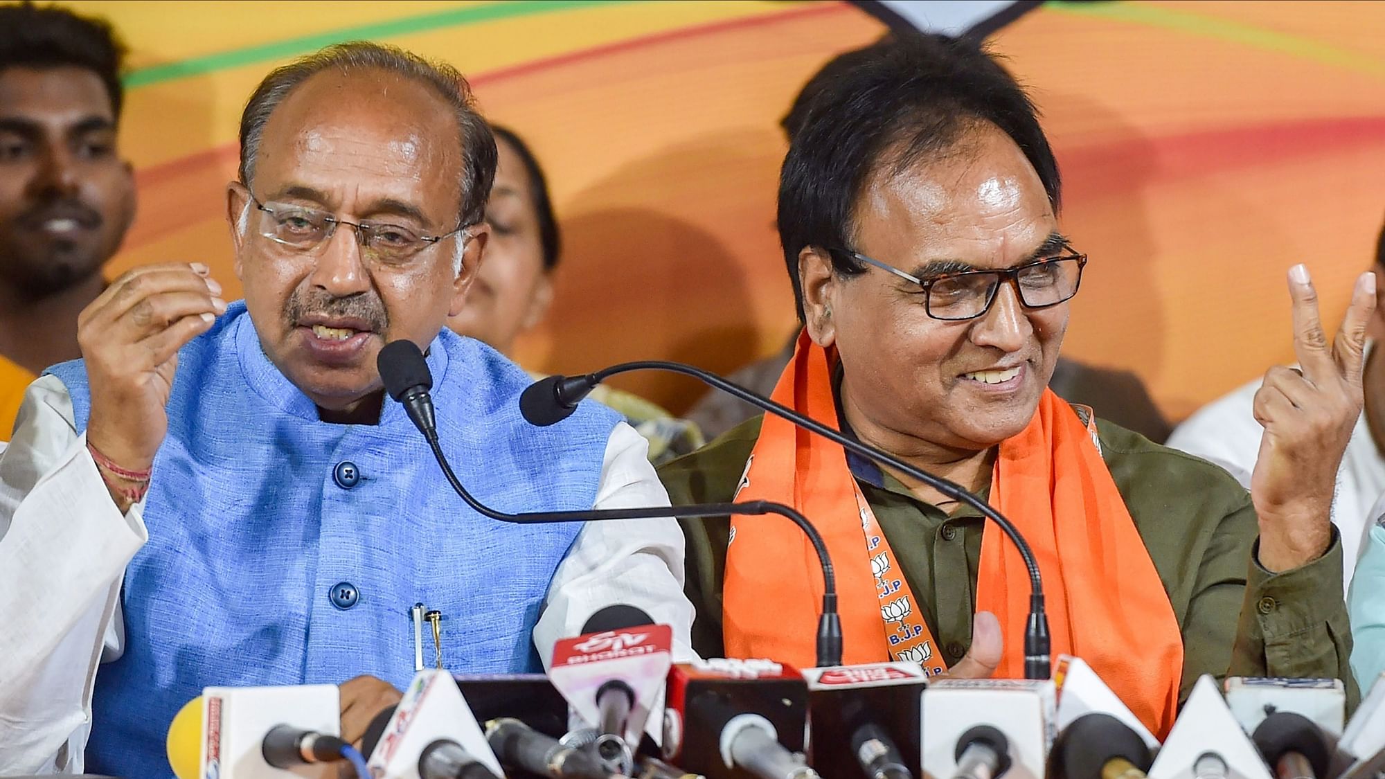 BJP’s Vijay Goel (L) and Aam Aadmi Party MLA from Gandhi Nagar Anil Bajpai (R) after the latter joined the BJP.
