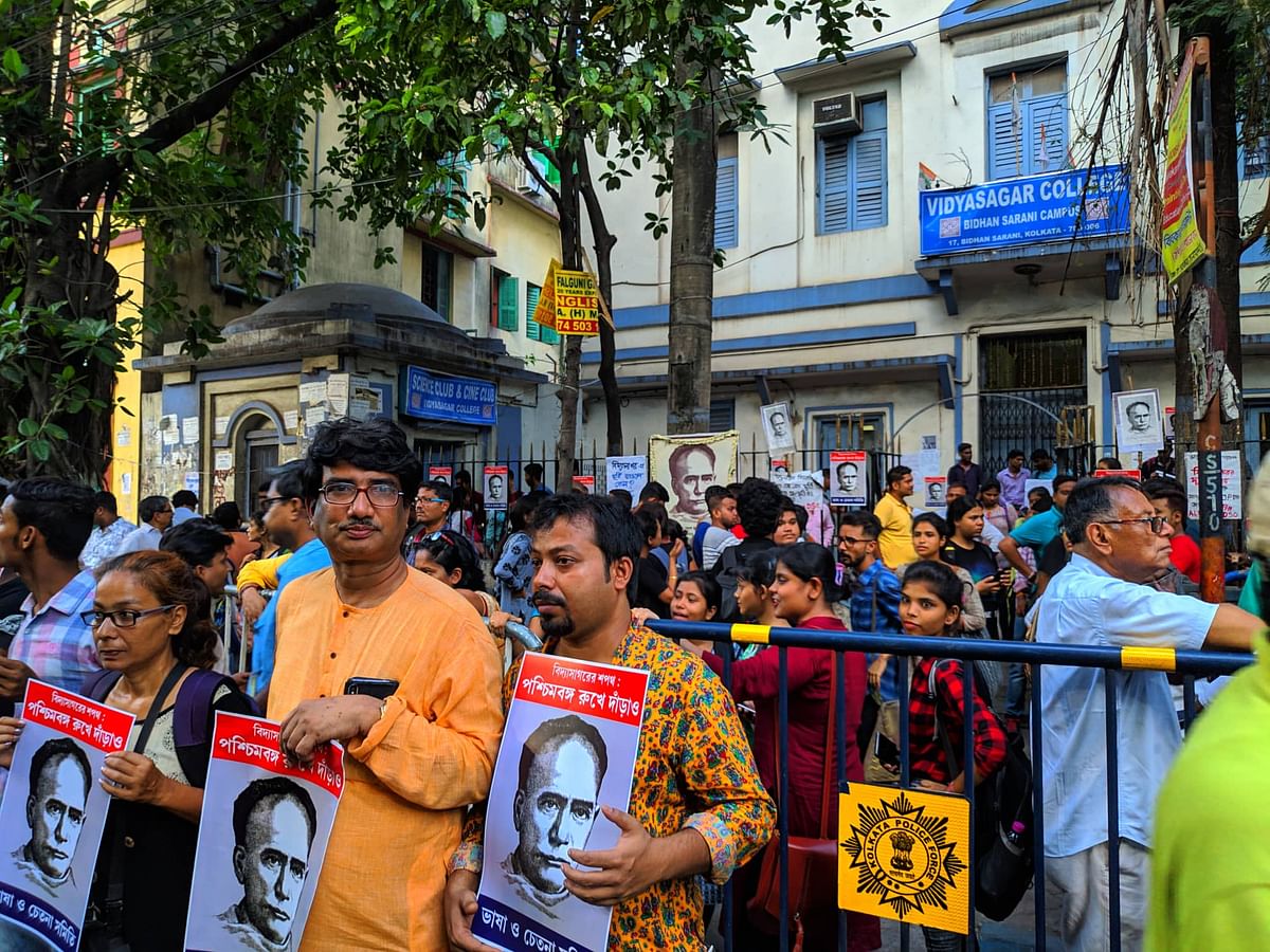 Students & academics rallied through Kolkata streets in protest of the violence and Vidyasagar statue vandalism.