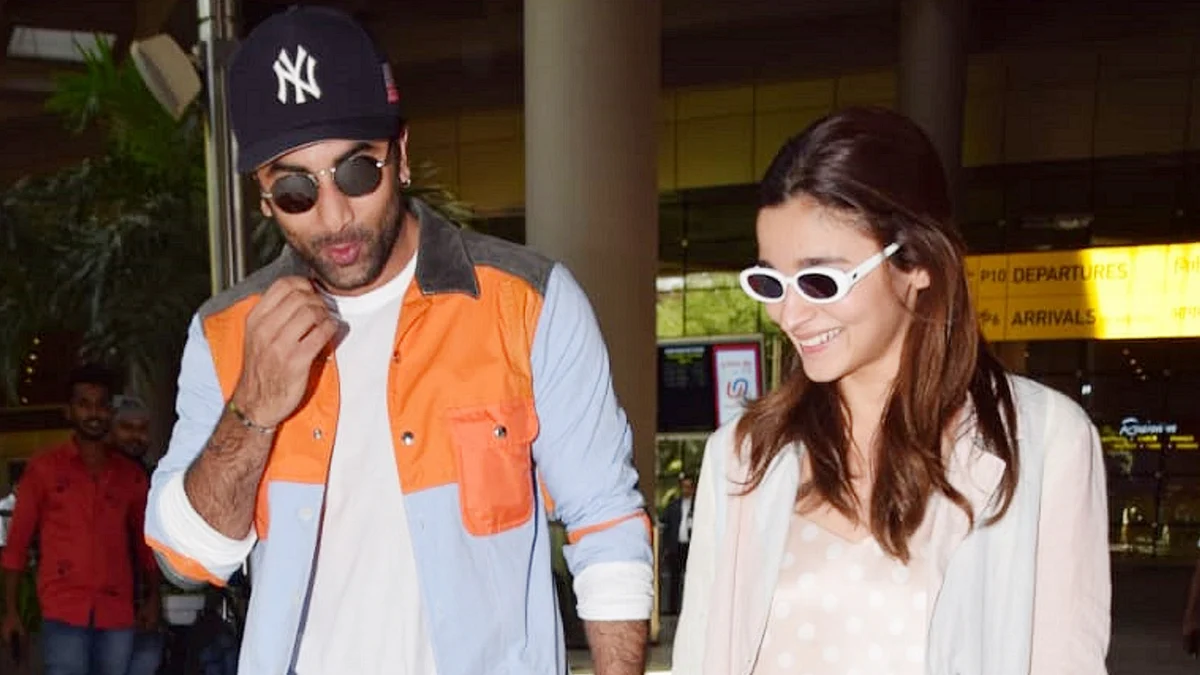 Ranbir Kapoor and Alia Bhatt at Mumbai airport.