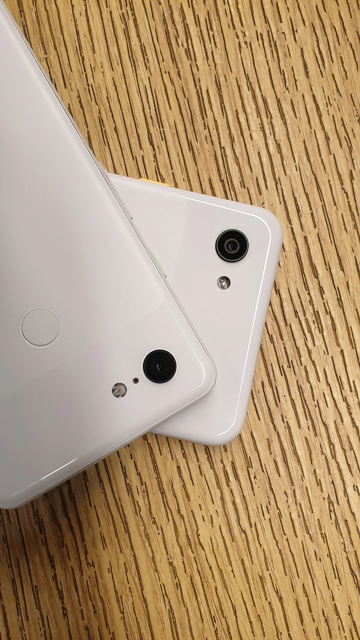 Pixel 3a XL(bottom) and Pixel 3 XL (top)