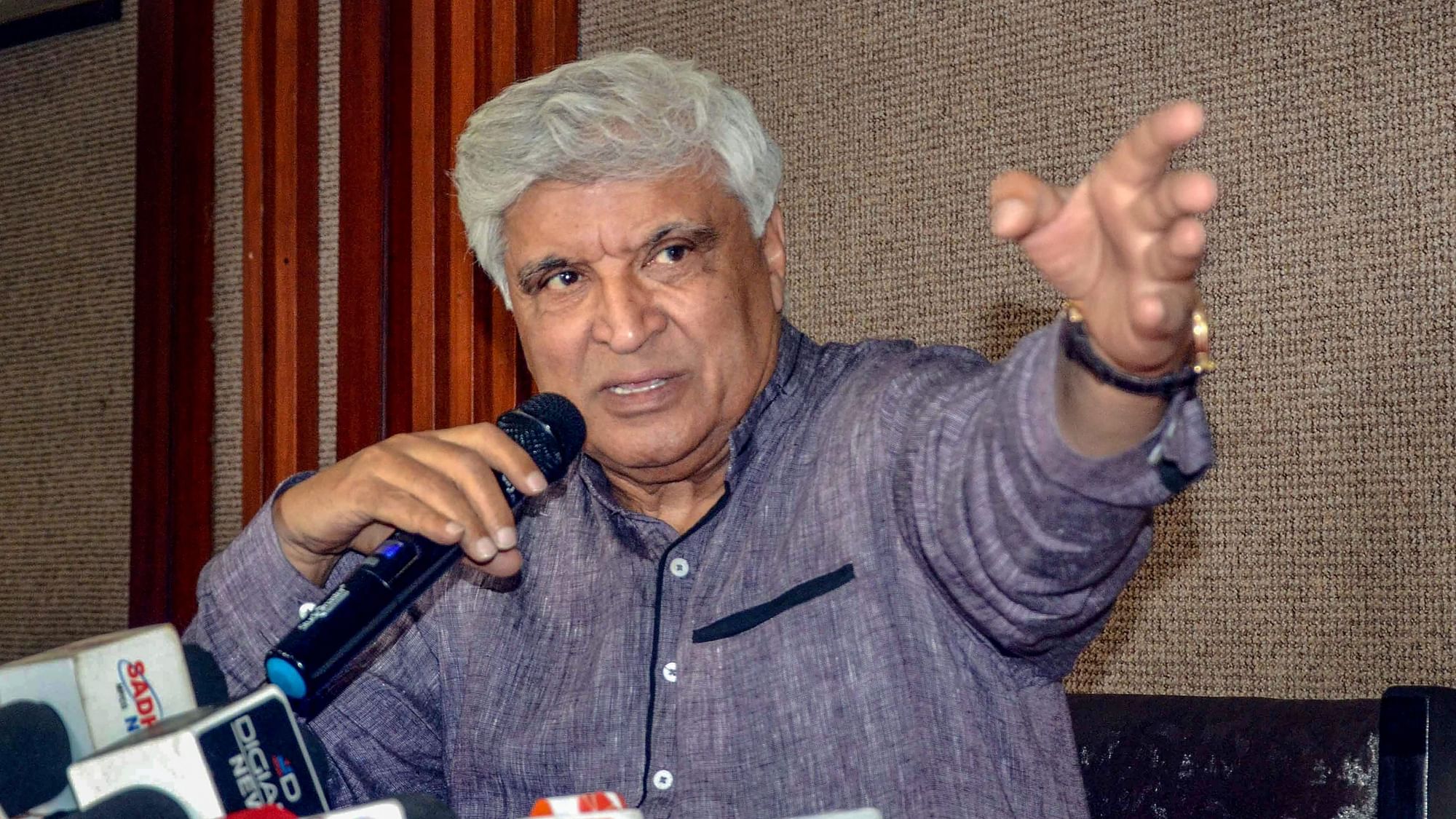 Lyricist and screenwriter Javed Akhtar addresses the media, in Bhopal on 2 May 2019.&nbsp;