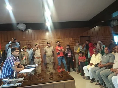 Hapur: The father of Hapur gang rape victim along with several residents of Shyampur Jatt meets Hapur Superintendent of Police Yesh Veer Singh in Hapur, Uttar Pradesh on May 13, 2019. (Photo: IANS)