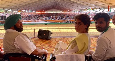 Bathinda: Congress General Secretary (Uttar Pradesh East) Priyanka Gandhi Vadra and Punjab Chief Minister Captain Amarinder Singh during a public rally in Bathinda, Punjab on May 14, 2019. (Photo: IANS)
