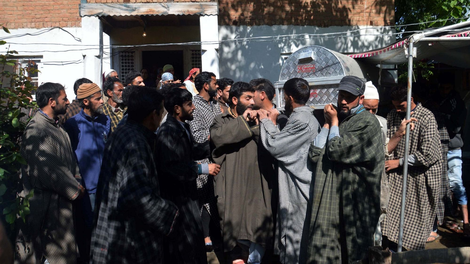 A day after BJP leader Gul Mir was killed by militants in Anantnag district, his relatives and villagers turned up in large numbers to perform his last rites.