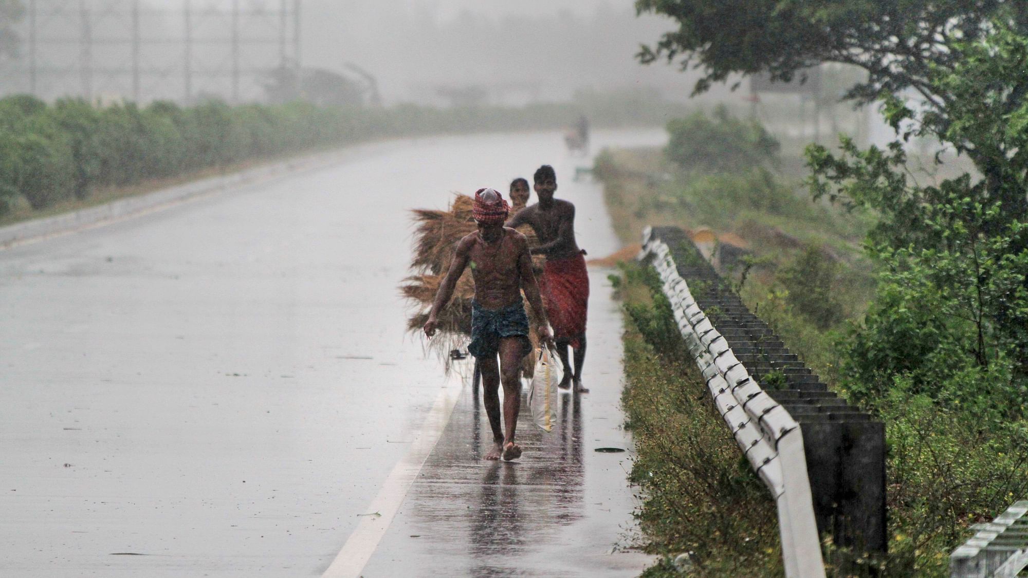 Villagers move to safer places amidst gusty winds ahead of the landfall of cyclone Fani on the outskirts of Puri.&nbsp;