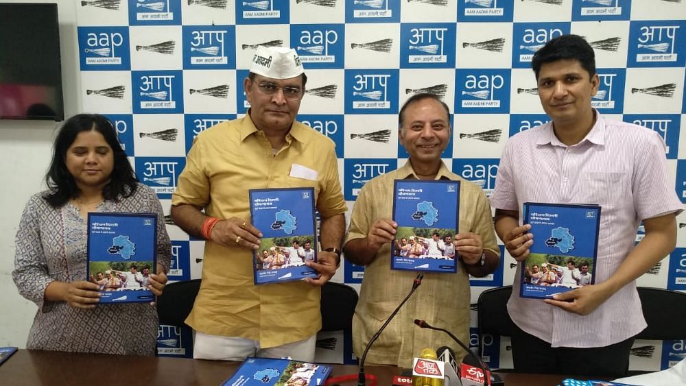 BS Jakhar (second from left) releasing the manifesto for his constituency.&nbsp;