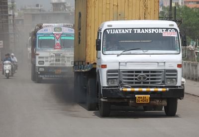 Nagpur: A goods carrier releasing black smoke runs on a Nagpur road on June 5, 2018. 5th June is observed as World Environment Day. (Photo: IANS)