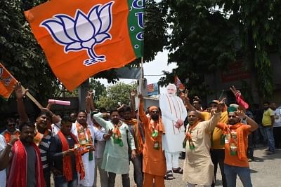 Patna: BJP workers wearing Prime Minister Narendra Modi