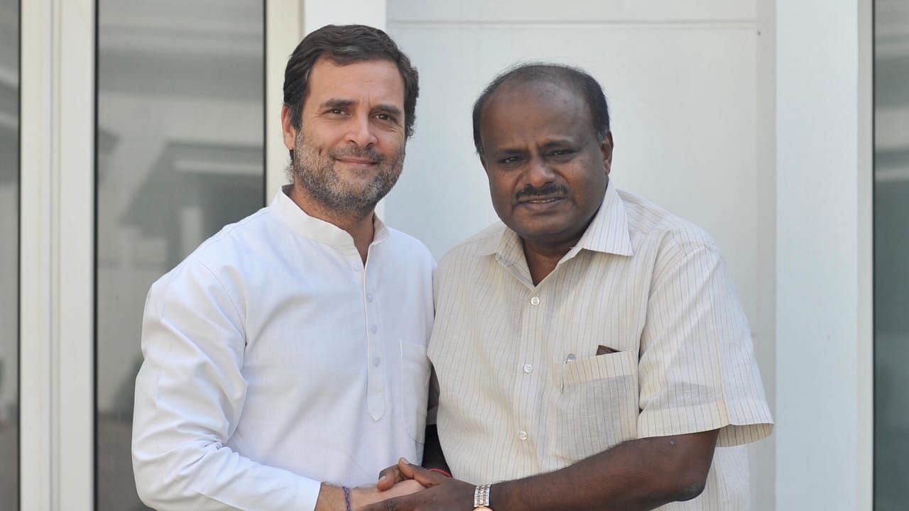 Karnataka CM HD Kumaraswamy met AICC President Rahul Gandhi and assured him the coalition government is safe.&nbsp;