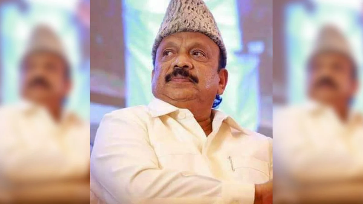 Congress leader Roshan Baig slammed the leaders of his party in Karnataka.