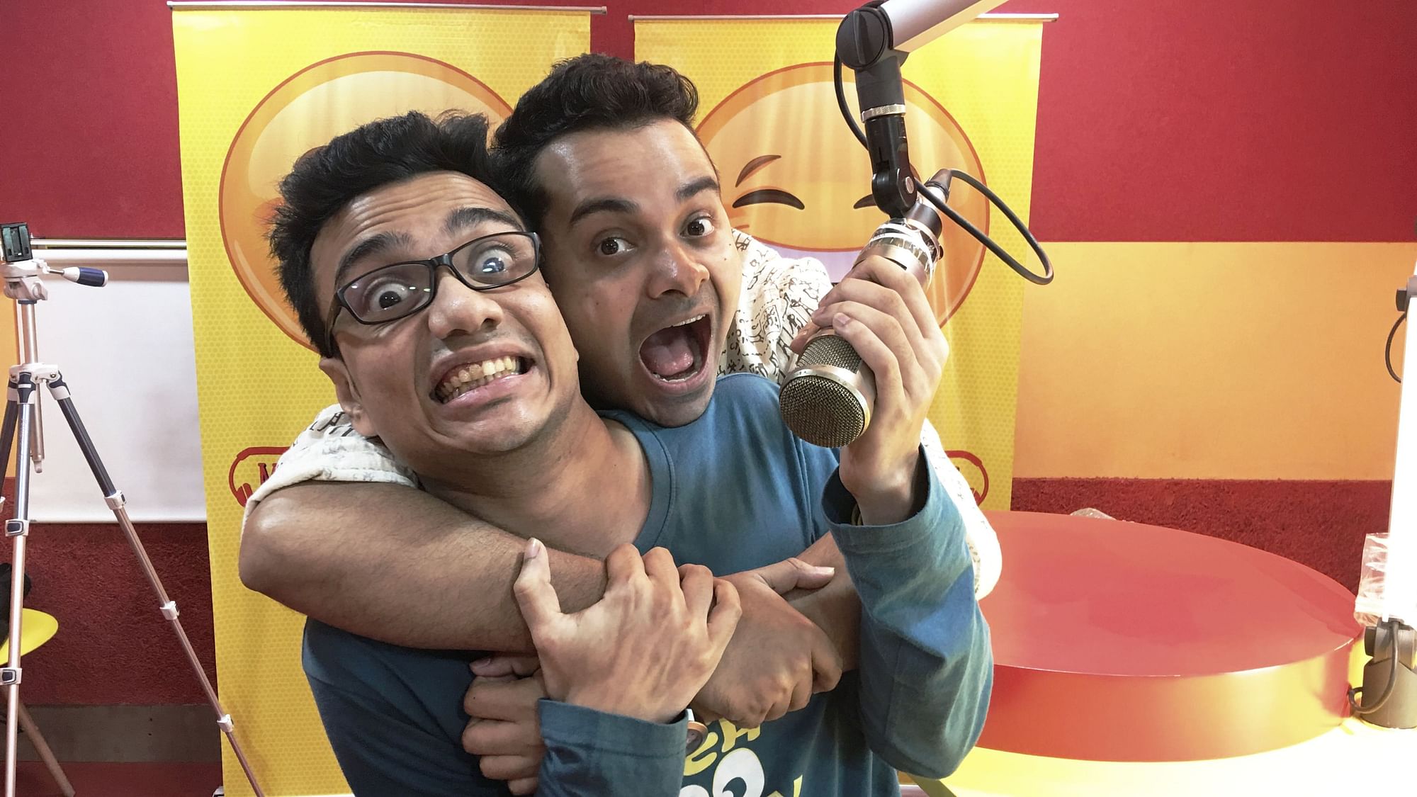 <b>The Quint </b>caught up with Radio Mirchi RJs Somak &amp; Agni aka ‘Maa’ &amp; ‘Babu’ from the famous webseries ‘O Maa Go’ to discuss why elections in Kolkata, Madan Mitra’s lives, bed tea and more.