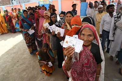 Vaishali: People queue up to cast their votes during the sixth phase of 2019 Lok Sabha elections, in Vaishali, Bihar on May 12, 2019. (Photo: IANS)