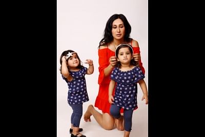 Actress-anchor Teejay Sidhu with daughters.