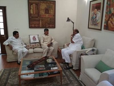 New Delhi: Andhra Pradesh Chief Minister and TDP supremo N. Chandrababu Naidu meets Nationalist Congress Party (NCP) President Sharad Pawar, in New Delhi, on May 19, 2019. (Photo: IANS)