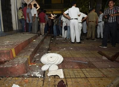 Kolkata: A view of the damaged statue of Ishwar Chandra Vidyasagar which was vandalised at Vidyasagar College in the clashes that broke out during BJP President Amit Shah