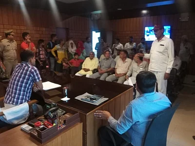 Hapur: The father of Hapur gang rape victim along with several residents of Shyampur Jatt meets Hapur Superintendent of Police Yesh Veer Singh in Hapur, Uttar Pradesh on May 13, 2019. (Photo: IANS)