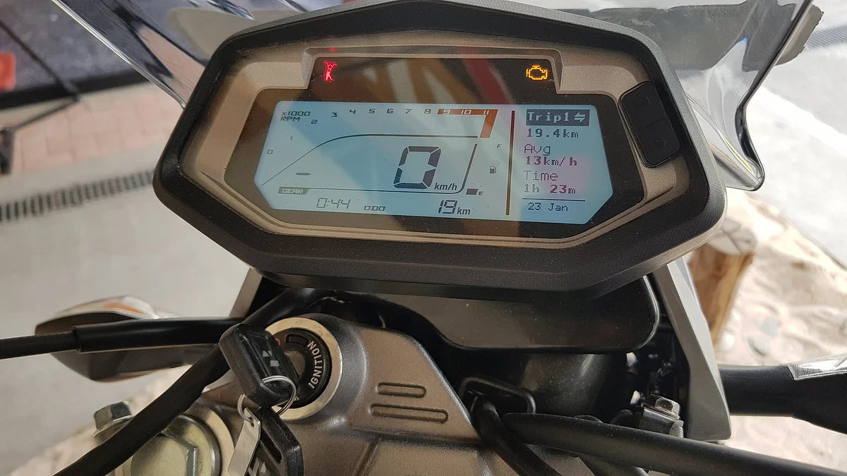 The all-digital instrument cluster of the Hero Xpulse.