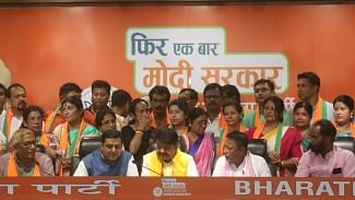 New Delhi: Three MLAs and 50 TMC councillors from Bengal switched over to the BJP.