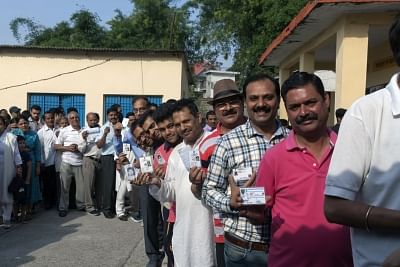 Palampur: People queue-up to cast their votes during the seventh and the last phase of 2019 Lok Sabha Elections at a polling booth in Sughar village of Himachal Pradesh