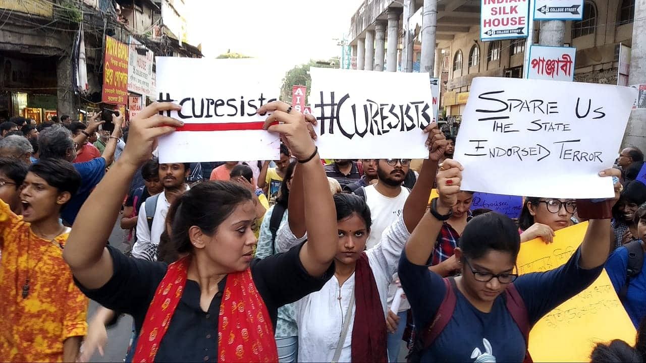 With placards reading ‘CU Resists’, students of Calcutta University and other colleges raged through the streets of Kolkata in a protest against the Vidyasagar statue vandalism and politically influenced clashes.