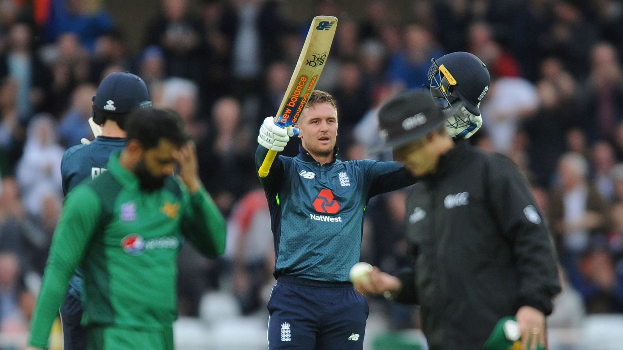 Jason Roy smashed 114 and Ben Stokes finished on 71 not out as England chased down a target of 341.