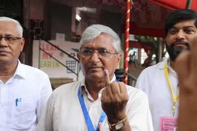 Panaji: Former RSS Chief and Goa Suraksha Manch candidate Subhash Velingkar shows his forefinger marked with indelible ink after casting vote during Panaji by-poll that was necessitated following the demise of Former Goa Chief Minister Manohar Parrikar, in Panaji on May 19, 2019. (Photo: IANS)