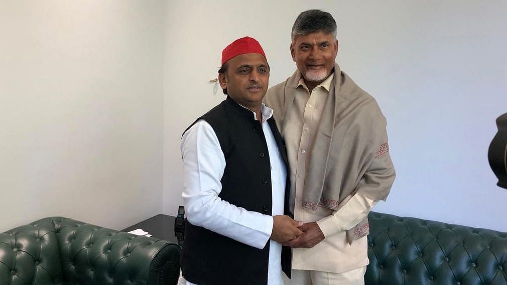 Andhra Pradesh Chief Minister Chandrababu Naidu met Akhilesh Yadav in Lucknow.