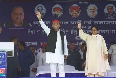 Salempur: Samajwadi Party President Akhilesh Yadav and Bahujan Samaj Party (BSP) chief Mayawati wave at supporters during SP-BSP-RLD