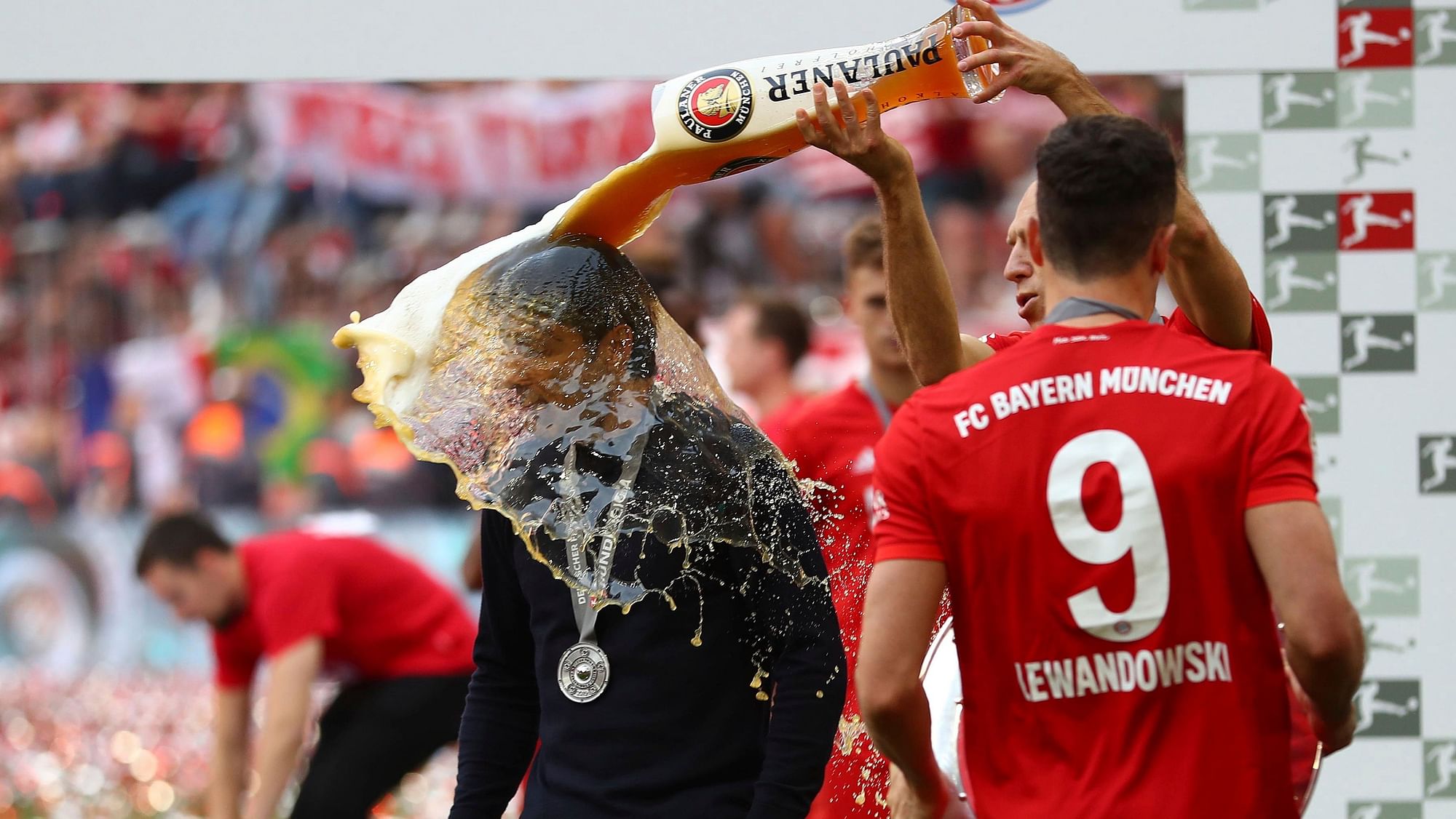 Bayern’s Arjen Robben pours beer over coach Niko Kovac to celebrate Bayern’s 7th straight Bundesliga title.