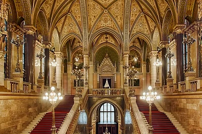 Glimpse of the Hungarian Parliament Building (Photo: Hungarian Information and Cultural Center)