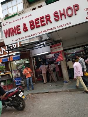 New Delhi: Heavy rush outside a liquor outlet after the polling ended for Delhi