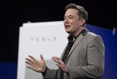 HAWTHORNE, May 1, 2015 (Xinhua) -- Elon Musk, CEO of Tesla, unveils a suit of batteries for homes, businesses, and utilities at Tesla Design Studio in Hawthorne, California, the United States, April 30, 2015. (Xinhua/Yang Lei/IANS)