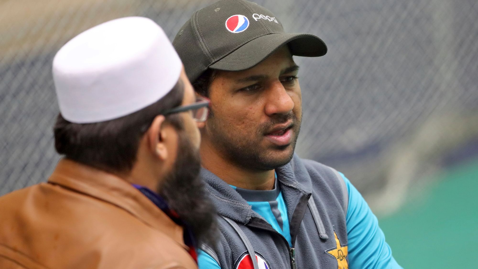 Pakistan cricket chief selector Inzamam-ul-Haq (Left) listens to captain Sarfaraz Ahmed during a training session ahead of their  match against India.