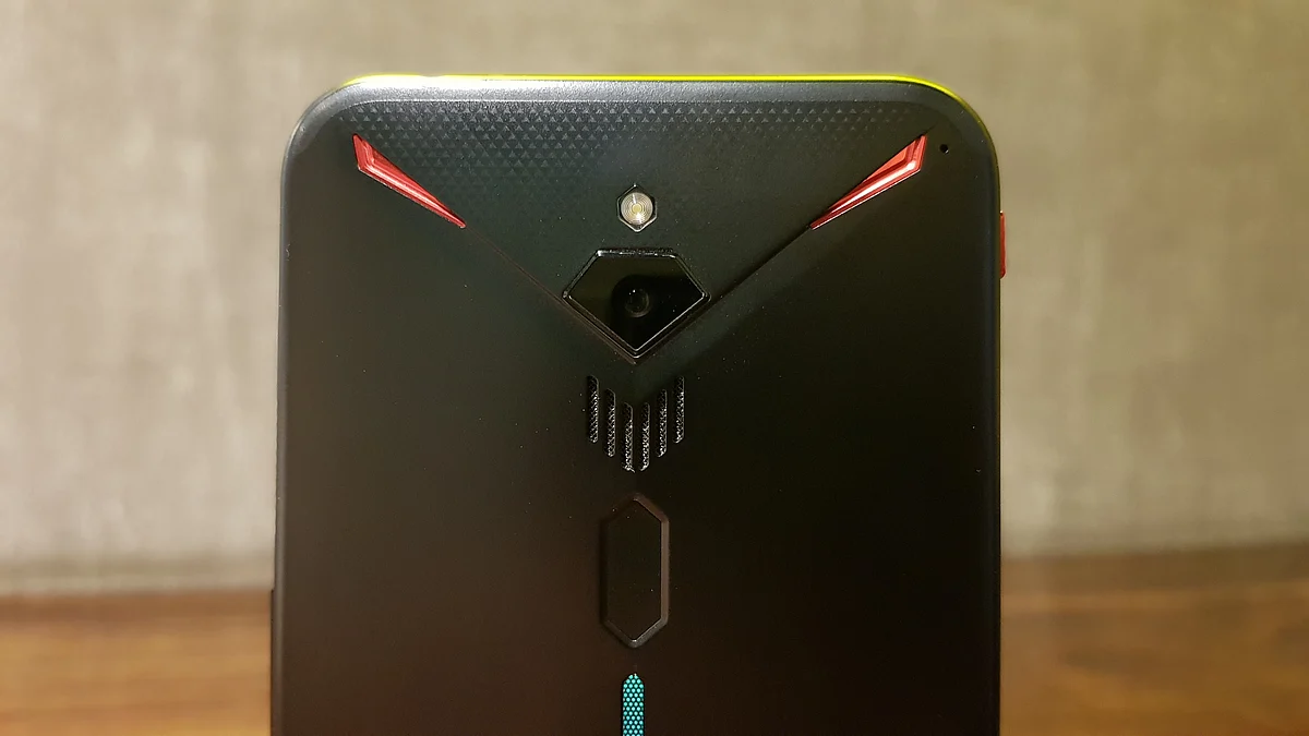 Fingerprint scanner on a phone this big. Big problem. 