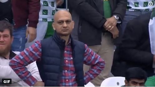  Pakistani man’s disappointed reaction to the missed catch by Asif Ali.&nbsp;