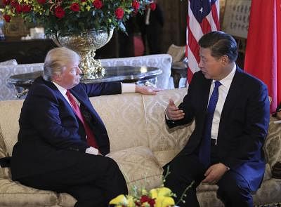 MAR-A-LAGO, April 6, 2017 (Xinhua) -- Chinese President Xi Jinping (R) meets with his U.S. counterpart Donald Trump in the latter