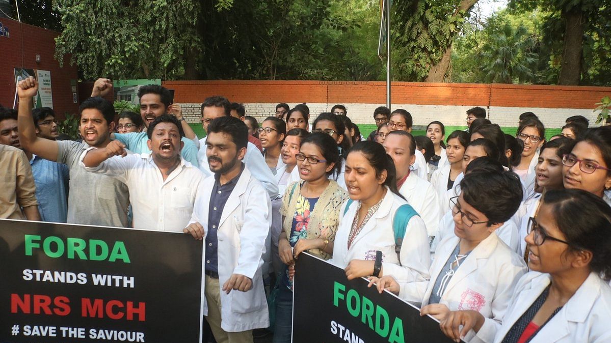 The Doctors’ strike that started in Kolkata earlier this week has now spread across India with the doctors’ association of AIIMS showing full support to their WestBengal colleagues. 