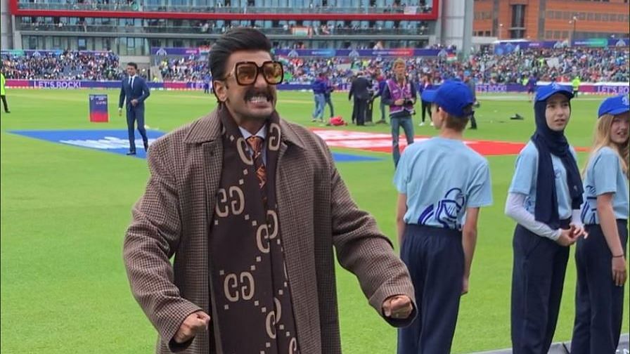 Ranveer Singh entertained the fans  during India vs Pakistan.