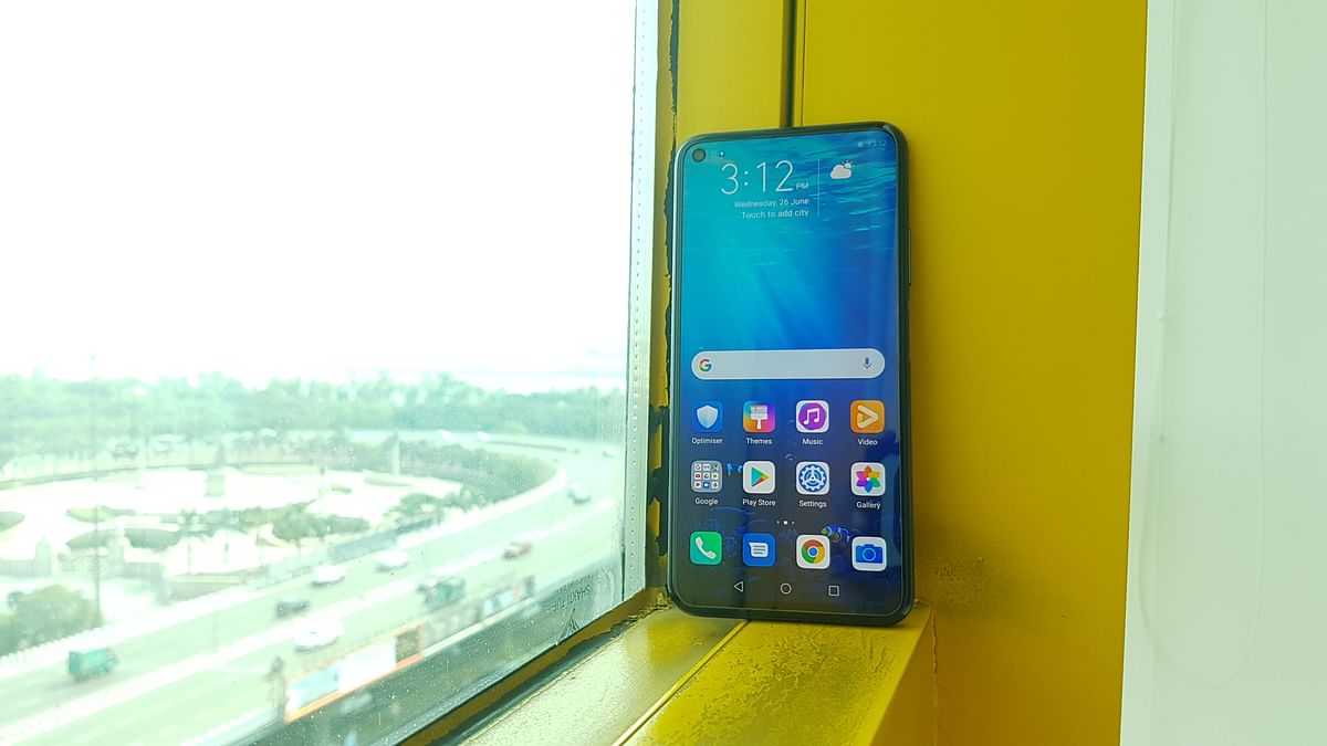 Which would be a better smartphone to buy under Rs 35,000 in India? The Asus 6z or the Honor 20?
