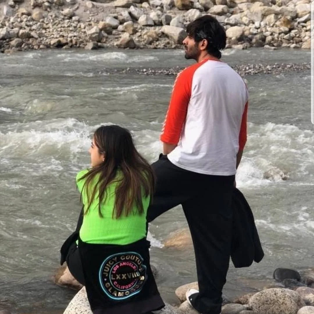 The actors enjoying by the riverside.