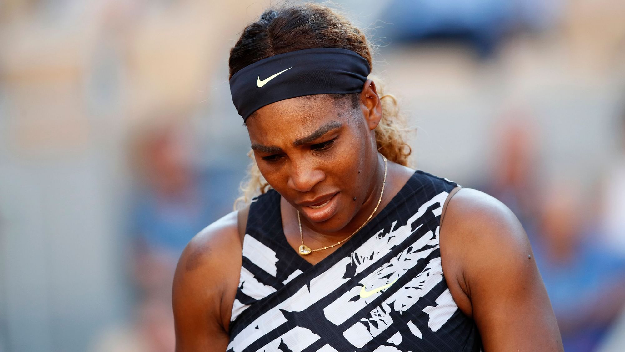 Serena Williams was beaten 6-2, 7-5 in the third round at Roland Garros by 20-year-old American Sofia Kenin.