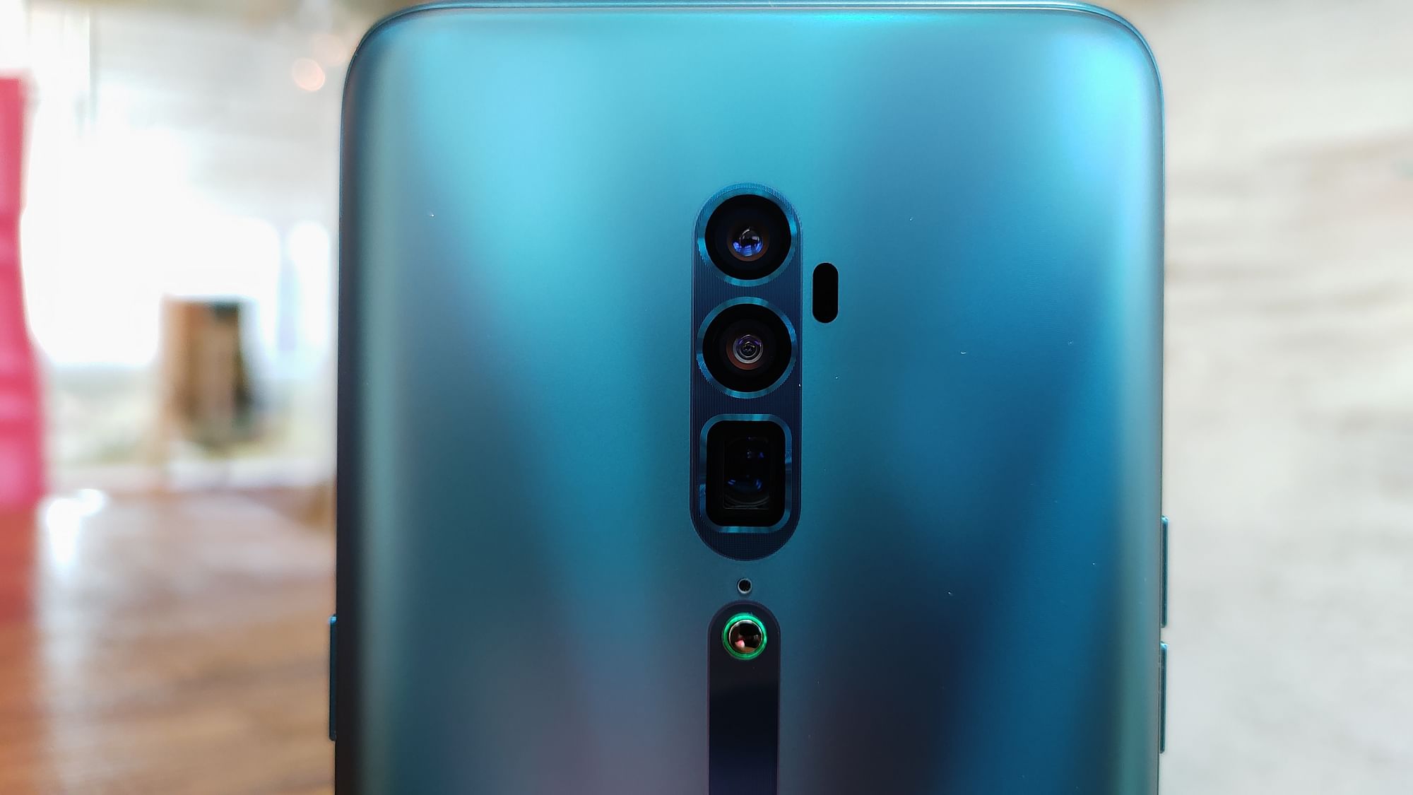 The Oppo Reno 10x Zoom comes with hybrid 10x optical zoom.