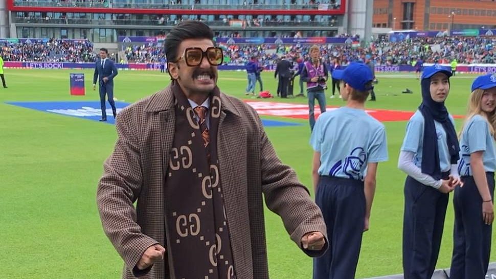 Ranveer Singh is cheering for India from Manchester.&nbsp;