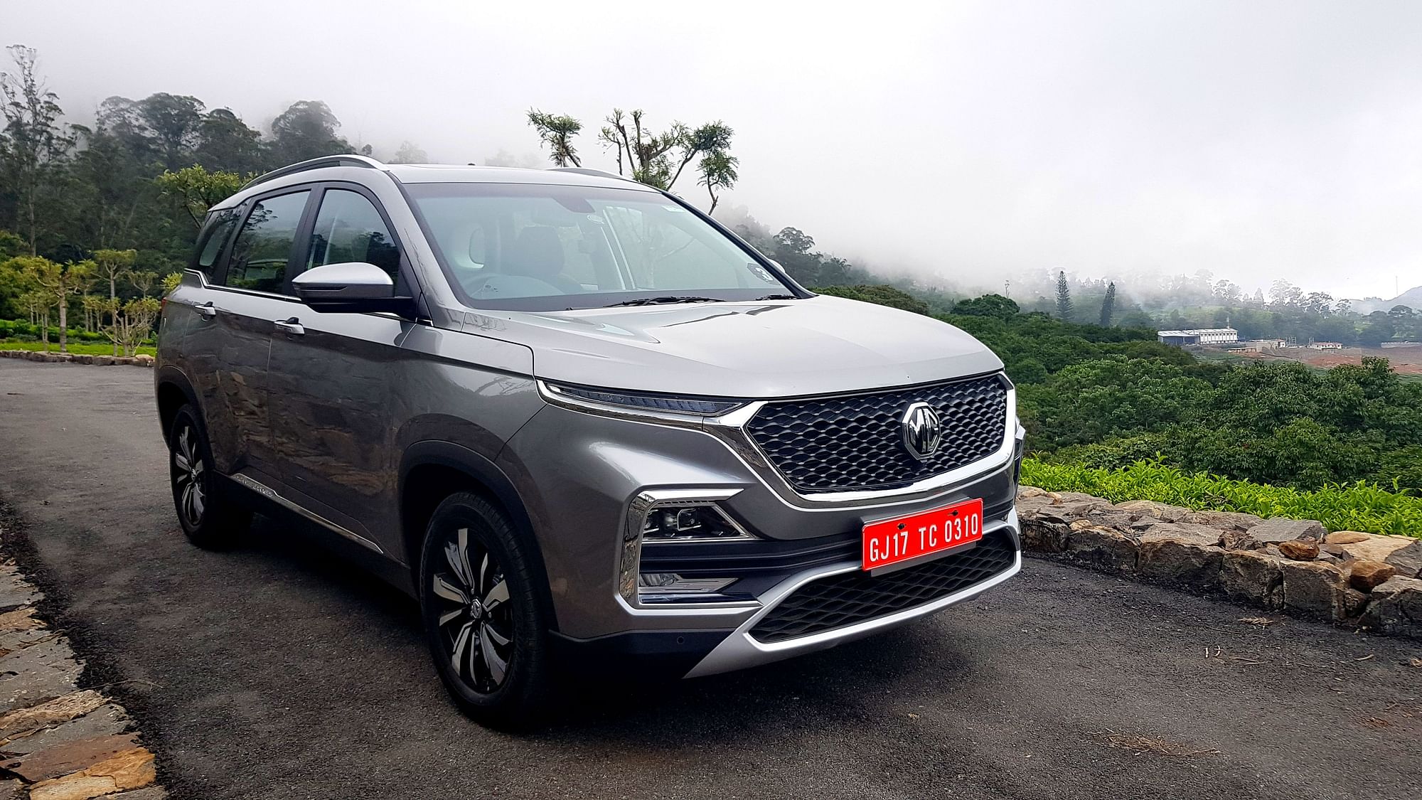 All variants of the MG Hector have LED daytime running lamps flanking the bonnet.&nbsp;